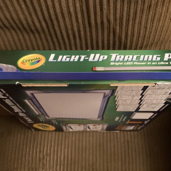 CRAYOLA Brand New Light Up Tracing Pad Bright LED, Ultra Thin Tablet - Picture 6 of 9